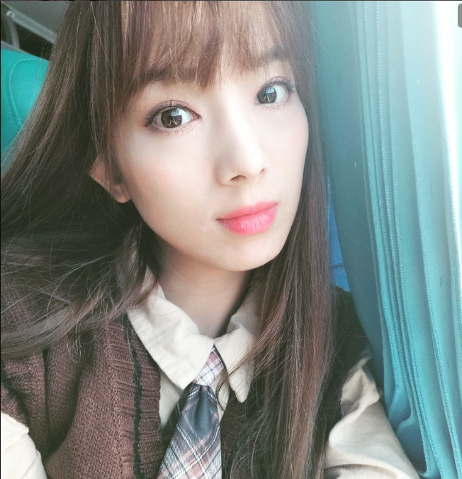 刚出道翘臂气质女神，身材好、颜值高